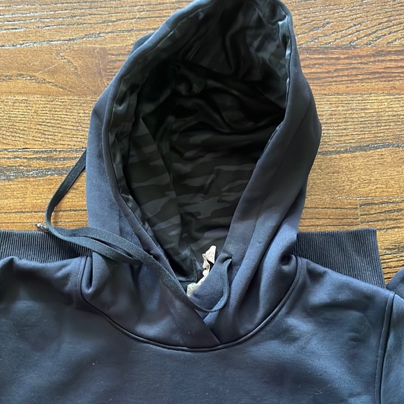 Under armour hoodie Size xs black neon pink great condition - Picture 3 of 3